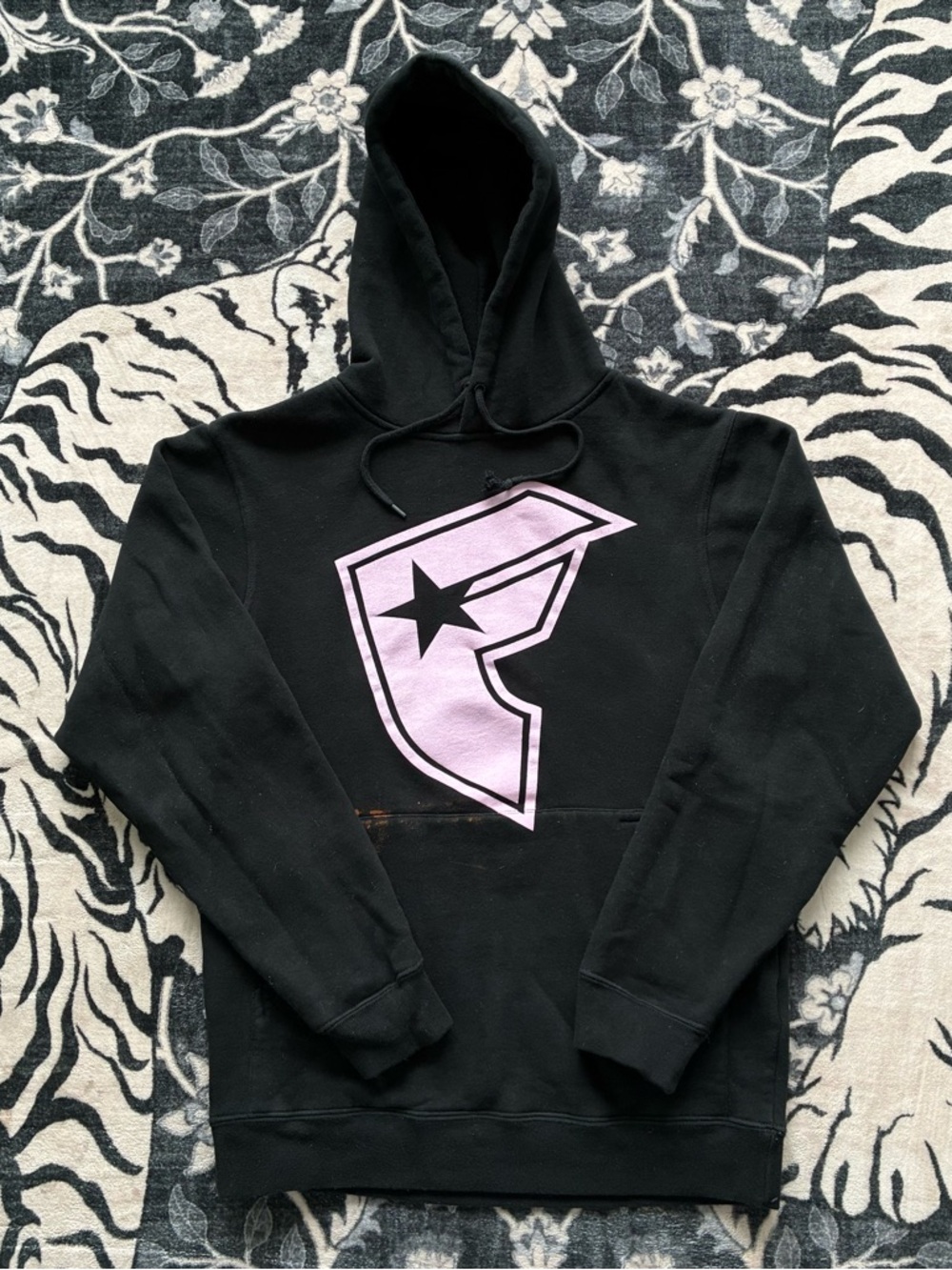 016 - FAMOUS STARS AND STRAPS PULLOVER SWEATSHIRT HOODIE